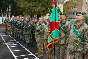 Soldiers Chop and Mukachevo border guard