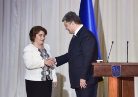 Petro Poroshenko presented the award to Olga Baltazhy