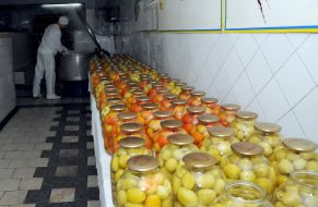 Convicted closes cans of tomatoes