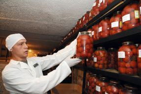 Convicted closes cans of tomatoes