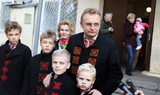 Андрій Садовий з дружиною Катериною та дітьми