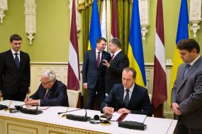 Aleksei Pavlenko, Janis Duklavs, Petro Poroshenko and Raimonds Veyonis