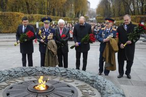 The ceremony of laying flowers at the monument of Eternal Glory