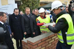 Laying of symbolic capsule