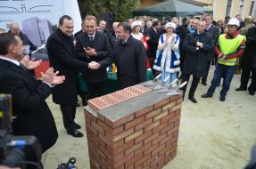 Laying of symbolic capsule