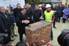 Laying of symbolic capsule