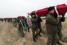 Церемонія поховання воїнів АТО  