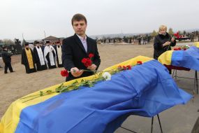 Церемонія поховання воїнів АТО