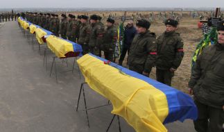 Церемонія поховання воїнів АТО