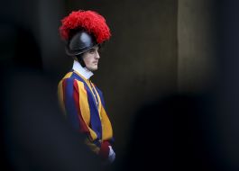 Почетный караул Швейцарской гвардии