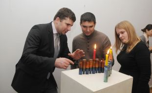 Drawings on cartridge case