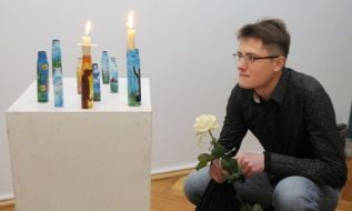 Drawings on cartridge case