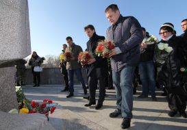 Возложение цветов