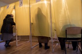 Voting in local elections in Mariupol