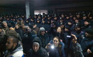 Protesters in front of the executive committee of Kryvyi Rih