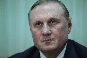 Александр Ефремов