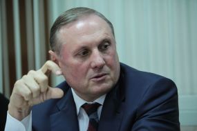 Александр Ефремов