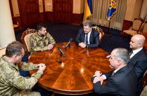 Зустріч Петра Порошенка та кіборга Андрія Гречанова