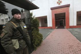 Військовослужбовець