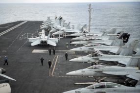 Атомний авіаносець ВМС США "Гаррі Трумен"