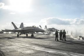 Атомний авіаносець ВМС США "Гаррі Трумен"