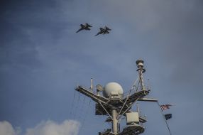 Атомний авіаносець ВМС США "Гаррі Трумен"