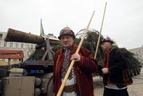 Christmas tree on Sofiyskaya square 