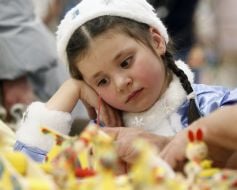 Девочка на Празднике новогодней игрушки