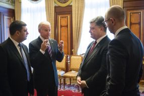 Володимир Гройсман, Джо Байден, Петро Порошенко та Арсеній Яценюк