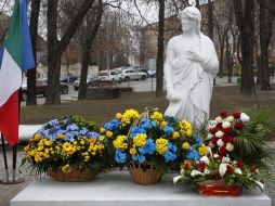 Monument to Dante Alighieri