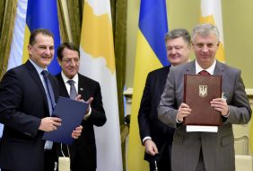 Сергій Квіт, Йоргос Лаккотріпіс, Петро Порошенко та Нікос Анастасіадіс