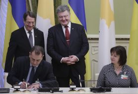 Наталія Яресько, Йоргос Лаккотріпіс, Петро Порошенко та Нікос Анастасіадіс