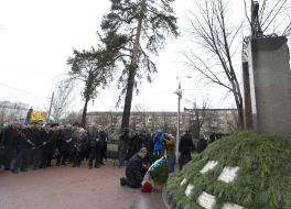 The ceremony of laying flowers