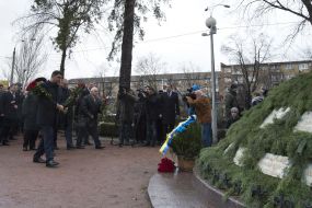 The ceremony of laying flowers