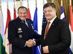 Philip Breedlove and Petro Poroshenko