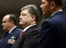 Philip Breedlove and Petro Poroshenko