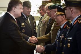 Philip Breedlove and Petro Poroshenko