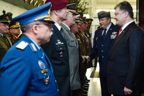 Philip Breedlove and Petro Poroshenko