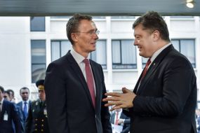 Petro Poroshenko and Jens Stoltenberg