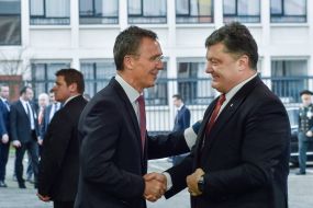 Petro Poroshenko and Jens Stoltenberg