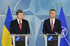 Petro Poroshenko and Jens Stoltenberg