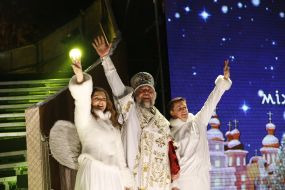 In Kiev lit the lights on the main Christmas tree of Ukraine