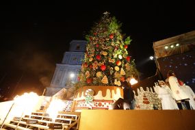 In Kiev lit the lights on the main Christmas tree of Ukraine