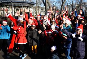 Международный рождественский забег Санта Клаусов