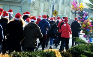 Международный рождественский забег Санта Клаусов