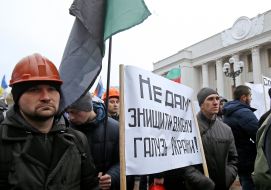 The meeting of miners near parliament building