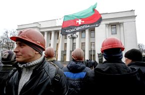 The meeting of miners near parliament building