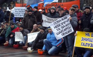 The meeting of miners near parliament building