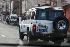 Автомобіль ОБСЄ  в Маріуполі