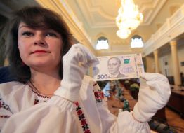 Banknotes by the 500 hryvnia